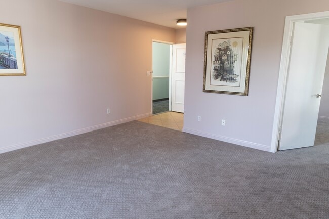 Building Photo - 4860 Rolando Ct