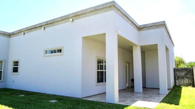 Foto del edificio - 4704 Date Palm Ave