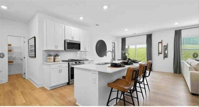 Building Photo - 372 Red Dragon Dr