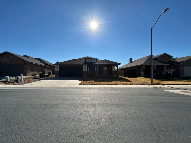 Foto del edificio - Beautiful 4 Bedroom Home in Northpark!