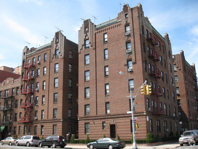 Building Photo - 1590 W 8th St