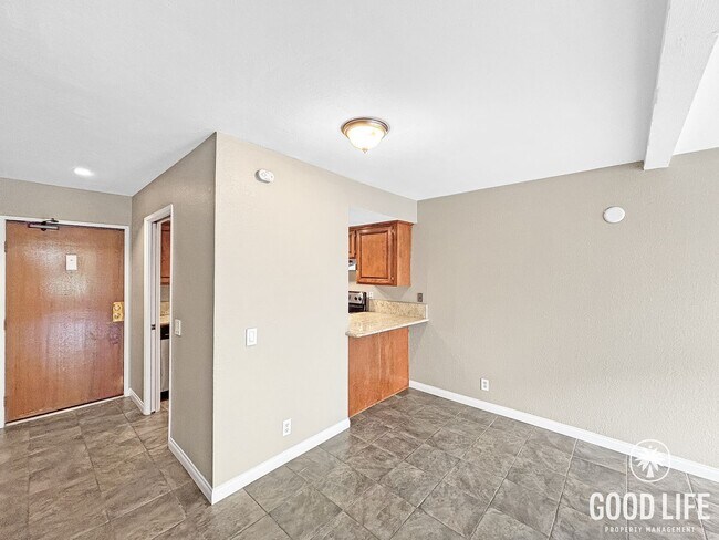 Foto del edificio - Inviting 1B/1.5BA Condo with Balcony in Cortez Hill