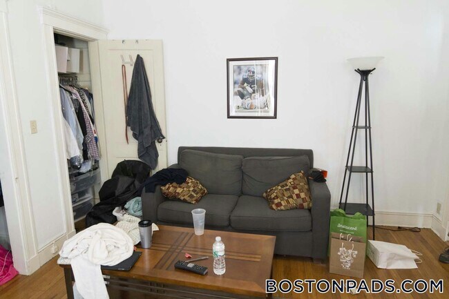 Building Photo - 137 Park Dr