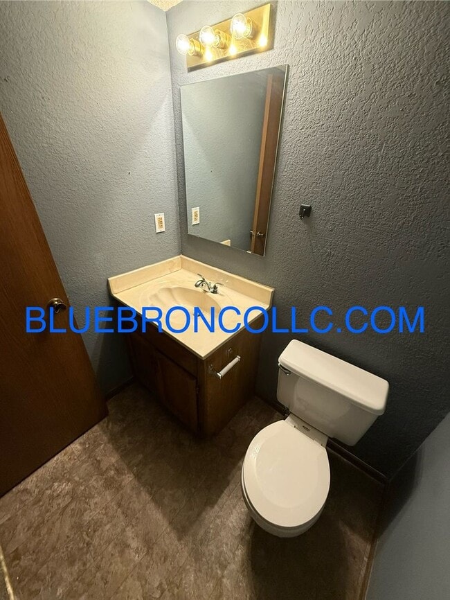 Building Photo - This one will go fast, marvelous 2 bedroom...