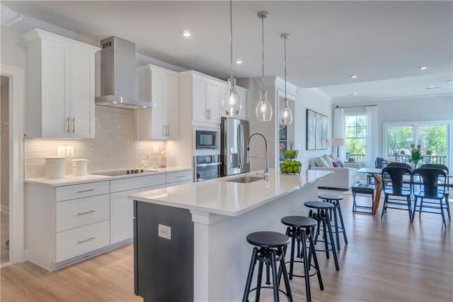 Building Photo - 670 Brookwood Glen Terrace