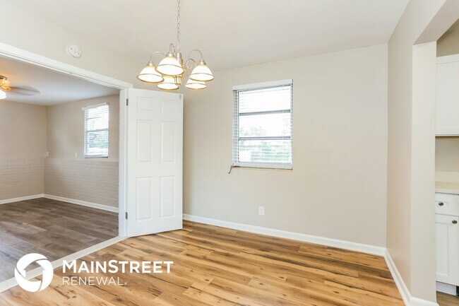 Foto del edificio - 6603 Syringa Ln