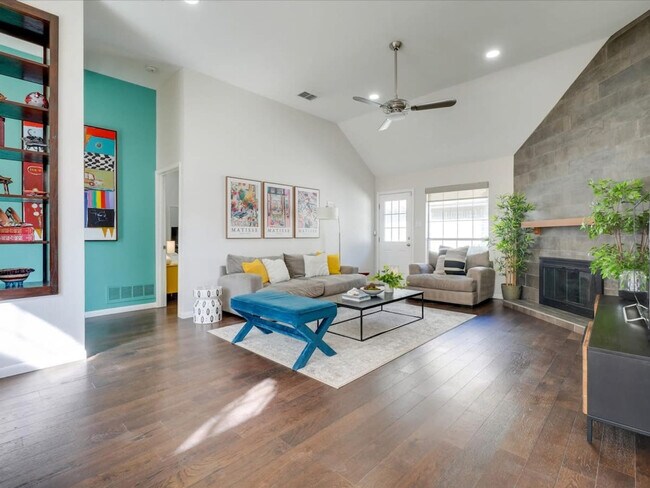 Foto del edificio - 4215 Voss Hills Pl