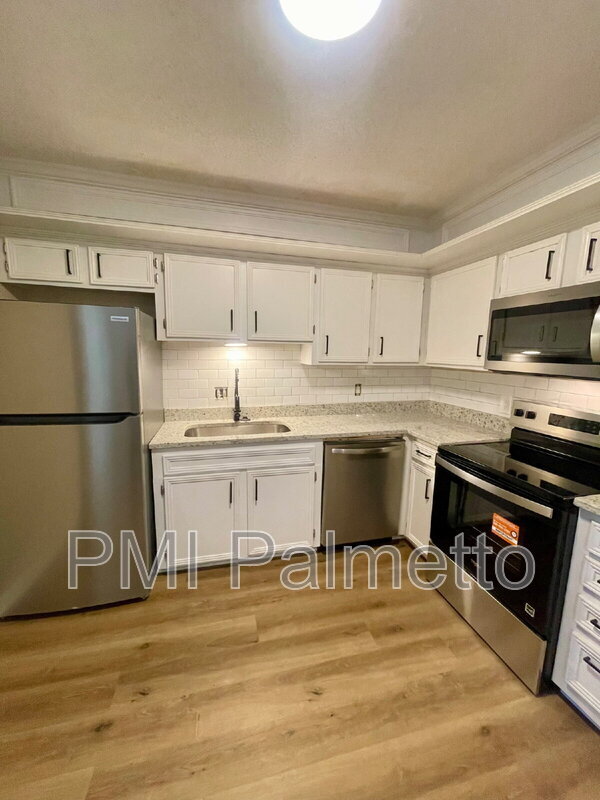 Foto del edificio - 4704 Palm Tree Ln