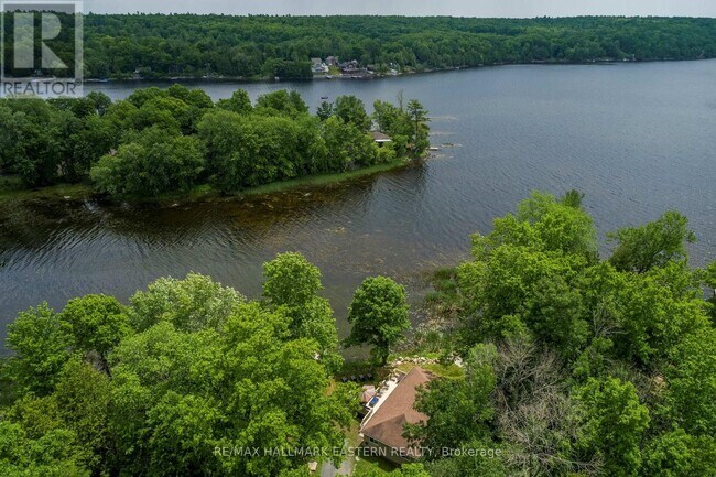 Photo du bâtiment - 504 Pine Point Ln