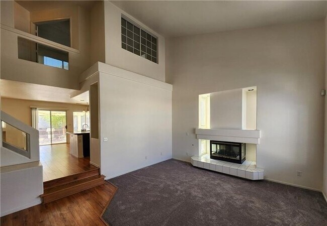 Foto del edificio - Beautiful two story home with a two car garage, covered RV gate, and dedicated RV parking.