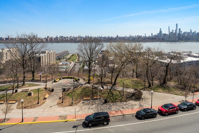 Building Photo - 7855 Boulevard East