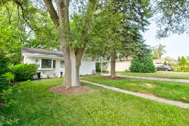 Building Photo - 112 Green Ln