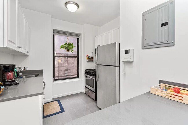 Foto del edificio - 6 W 107th St