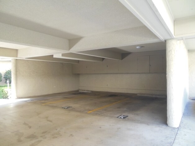Área de estacionamiento - 125-129 S California St