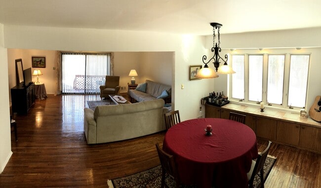 Foto del edificio - 30 Phelps Ave