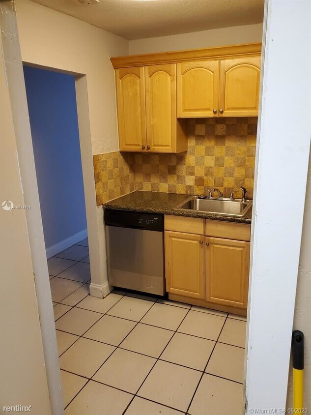 2 br, 2 bath - 2775 Taft St Apt 312 - 2 br, 2 bath  - 2775 Taft St Apt 312