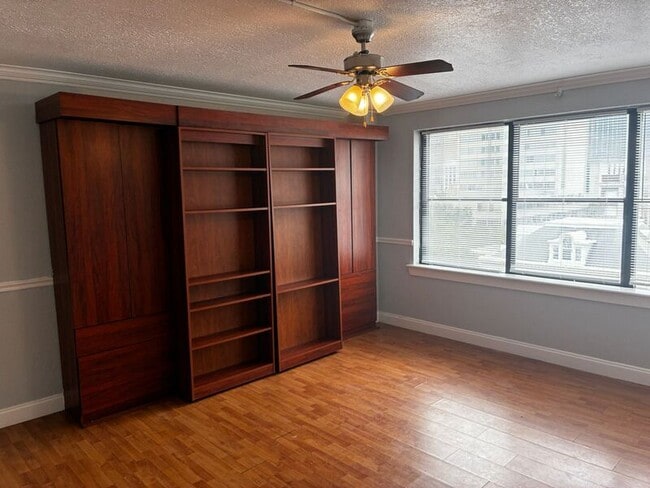 Building Photo - 311 W Ashley St