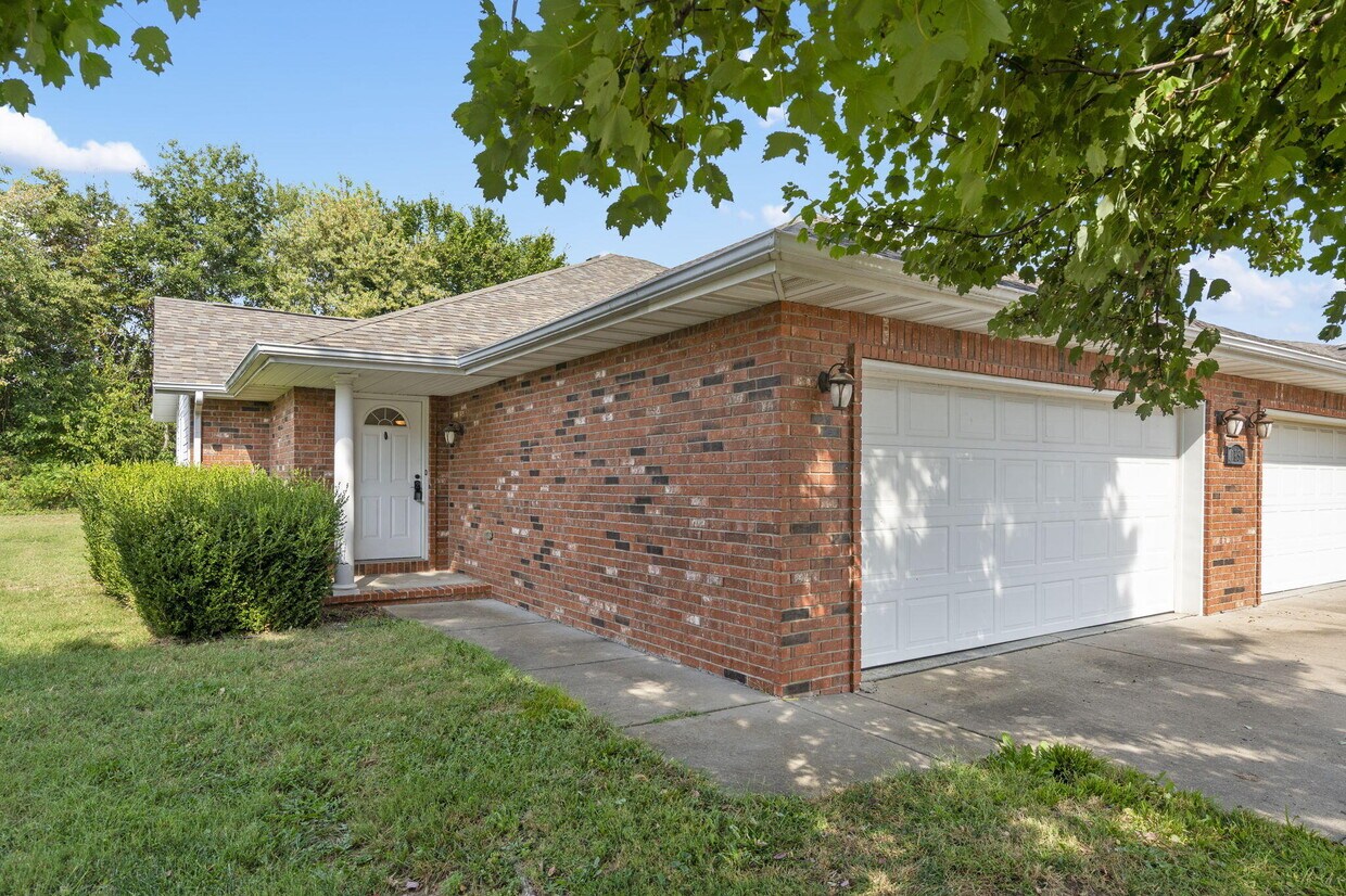 Primary Photo - 113 Bailey Cir