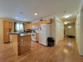 Building Photo - 184 Droulliard Ave