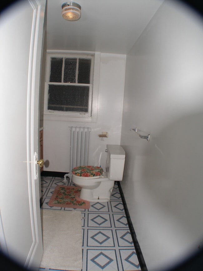 Building Photo - 2201 Pittock St