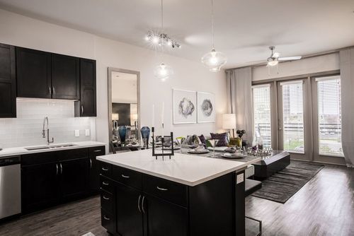 Foto del edificio - 5005 Galleria Rd