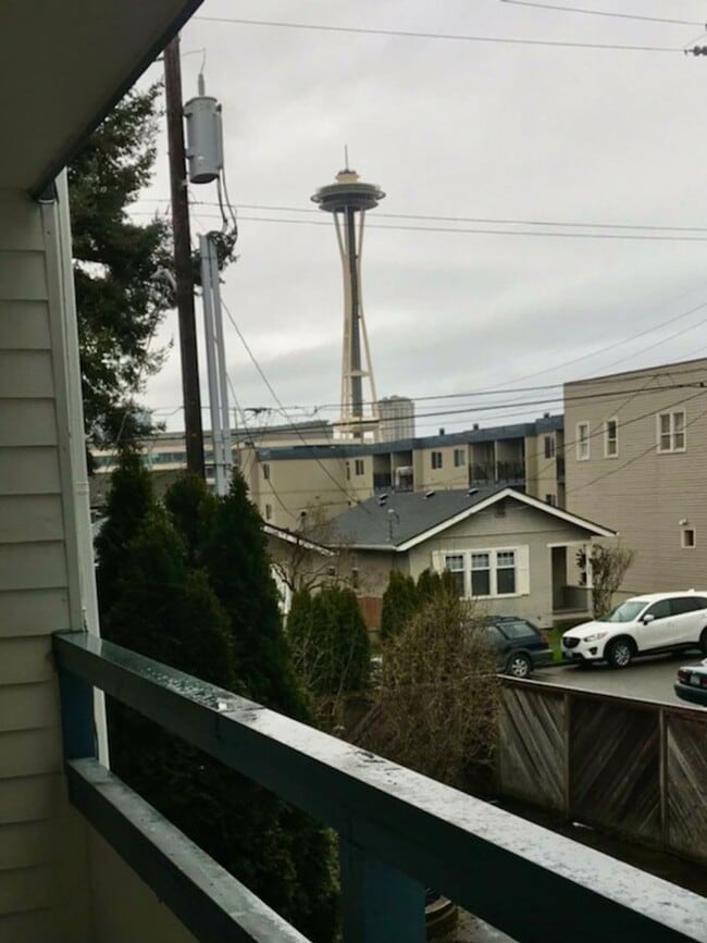 Building Photo - Fountainside