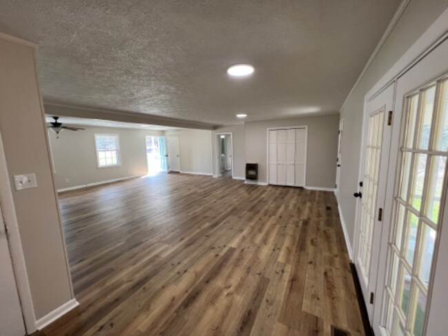 Foto del edificio - 2840 Shady Ln W