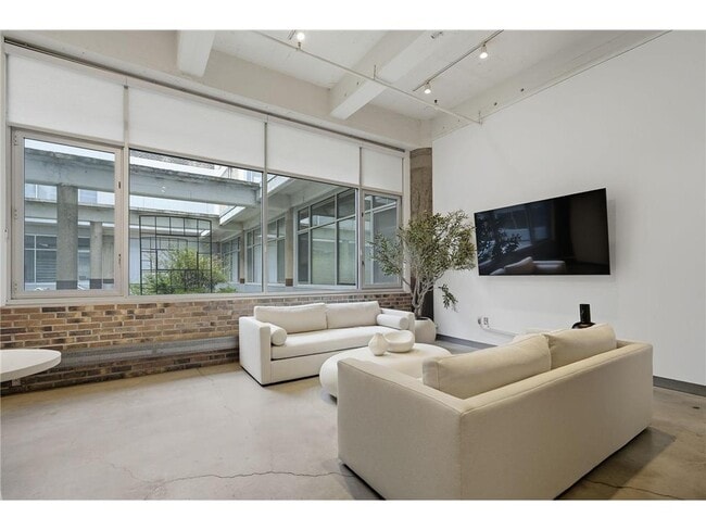 Foto del edificio - 700 N Washington Ave