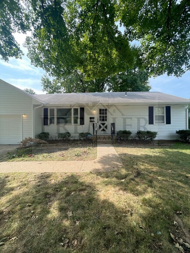 Charming Updated 3 bed / 1 bath home for r... House Rental in