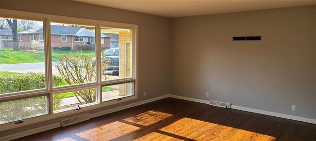 Foto del edificio - 607 Willow Ln