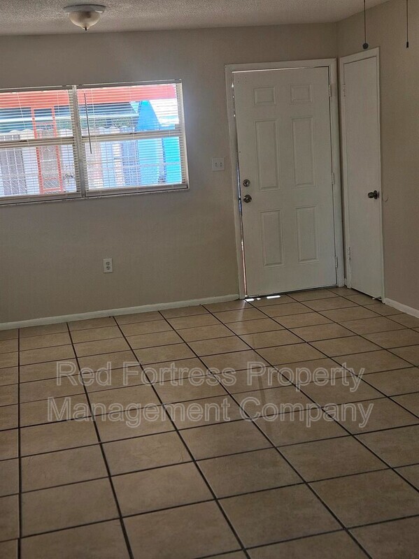 Building Photo - 5 E Clermont Ct