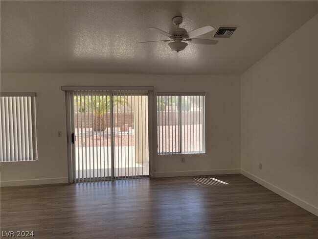 Building Photo - 9605 Sundial Dr