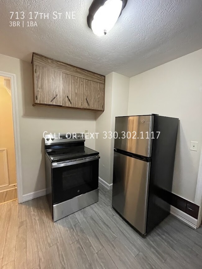 Building Photo - Three bedroom one bathroom home for rent