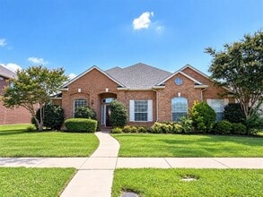 Building Photo - 4400 Avebury Dr