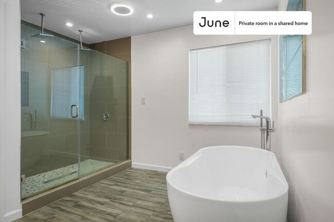 Building Photo - Room in Shared 4 bed/2 bath home