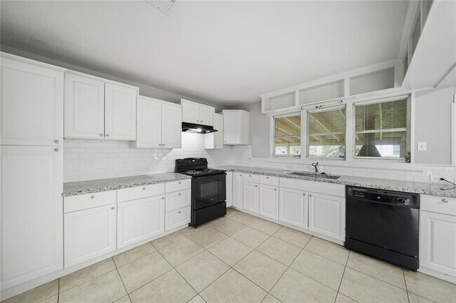 Foto del edificio - 6730 E Bayou Dr