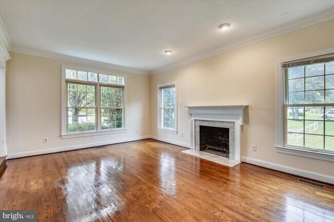 Foto del edificio - 9715 Middleton Ridge Rd