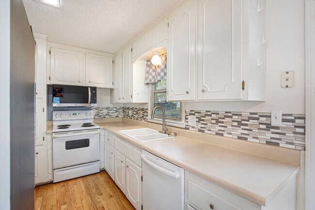 Building Photo - 8420 N Virginia Ave