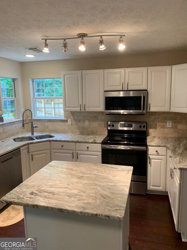 Foto del edificio - 123 Rayner Dr