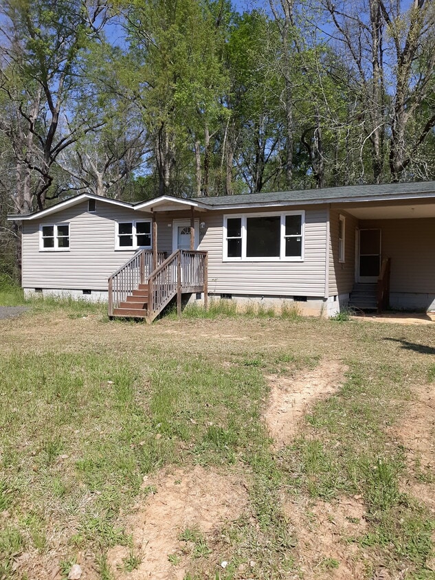 206 Willow St, Clinton, SC 29325 House for Rent in Clinton, SC