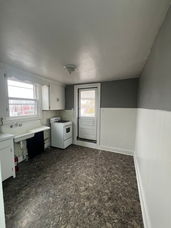 Building Photo - 156 S Richland Ave