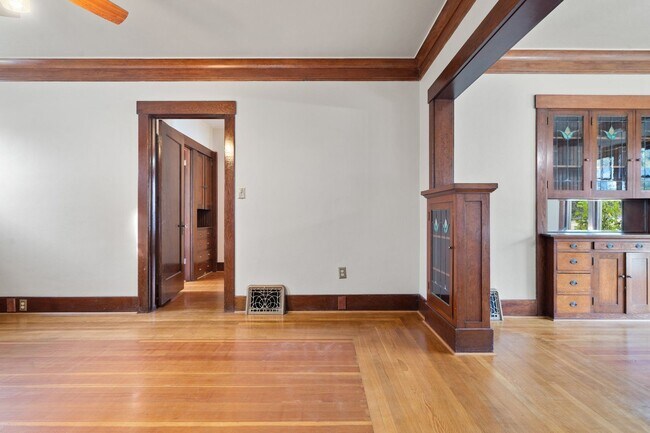 Foto del edificio - Craftsman-Style 3-Bedroom Home Near Downtown Bremerton