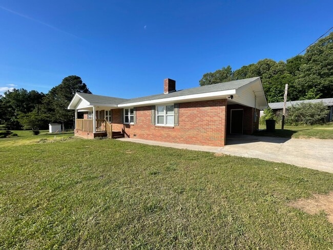 Building Photo - Completely remodeled 3/2 House- $2,295