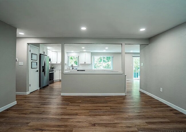 Foto del edificio - Remodeled 3 bedroom, 3 bath home with additional non-conforming bedroom in basement