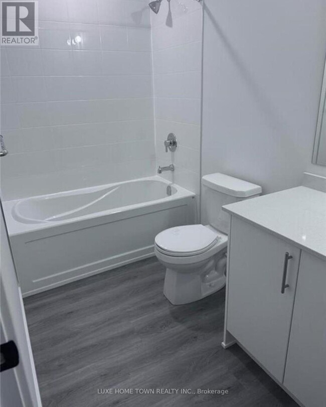 Photo du bâtiment - 1000 Lackner Blvd