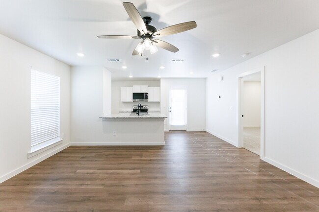 Foto del edificio - Beautiful New Construction Near New Frenship Schools!