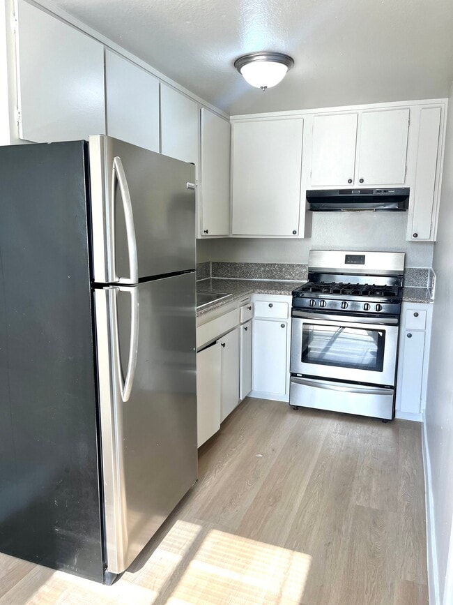 Building Photo - 1101 W 45th St