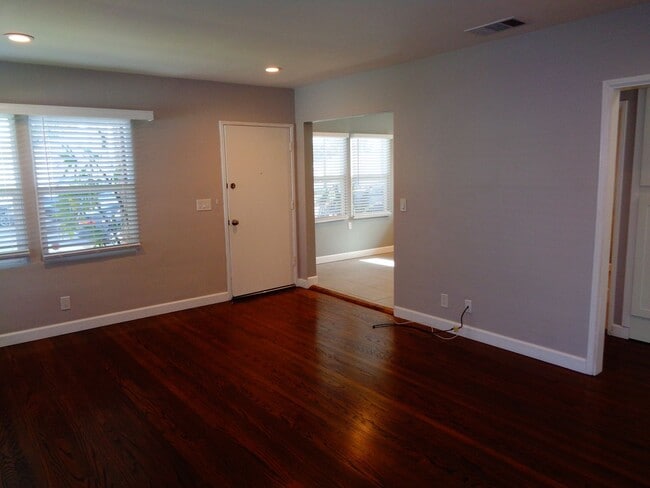 Foto del edificio - 2 Bedroom 1 Bath Ground Floor Apartment fo...