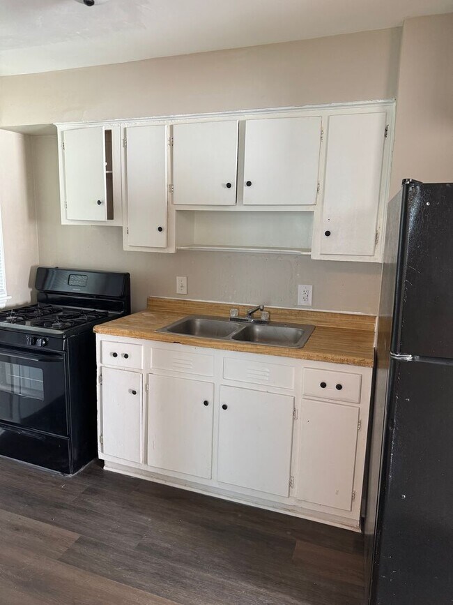 Foto del edificio - 373-375 N Roosevelt Ave