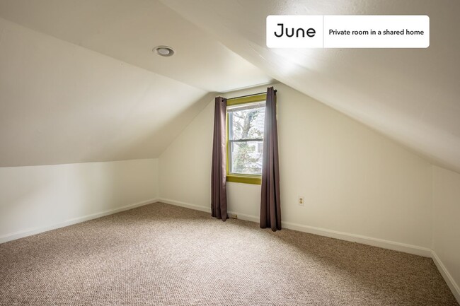 Building Photo - Room in Shared 5 bed/2 bath home